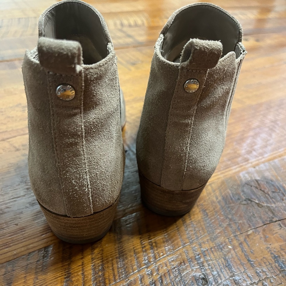 Michael Kors Shaw Suede Chelsea Ankle Boot Size 9 - Picture 6 of 13